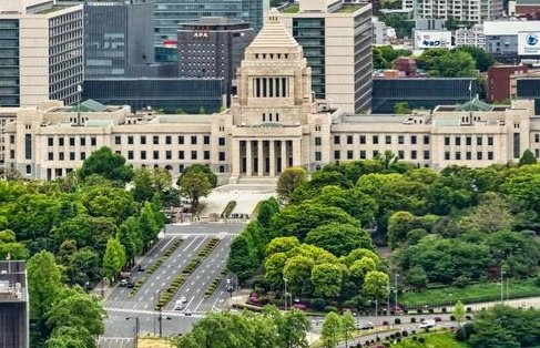 日本众议院选举临近 民调显示自民党支持者流失 第1张